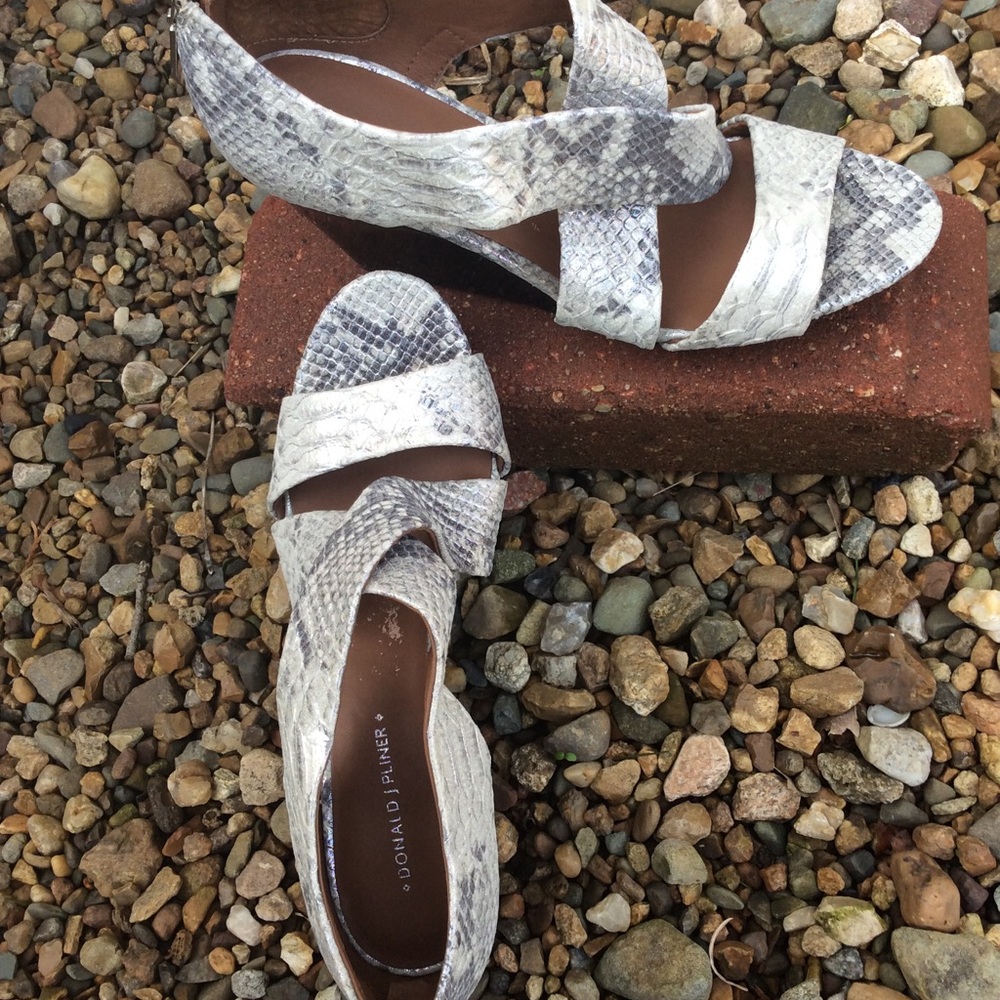 Donald J Pliner wedged heels - Picture 2 of 6